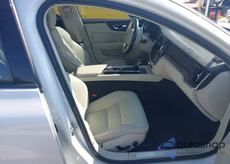 2021 Volvo S60 T5 Momentum z USA, uszkodzony, nr VIN 7JR102FK3MG093197